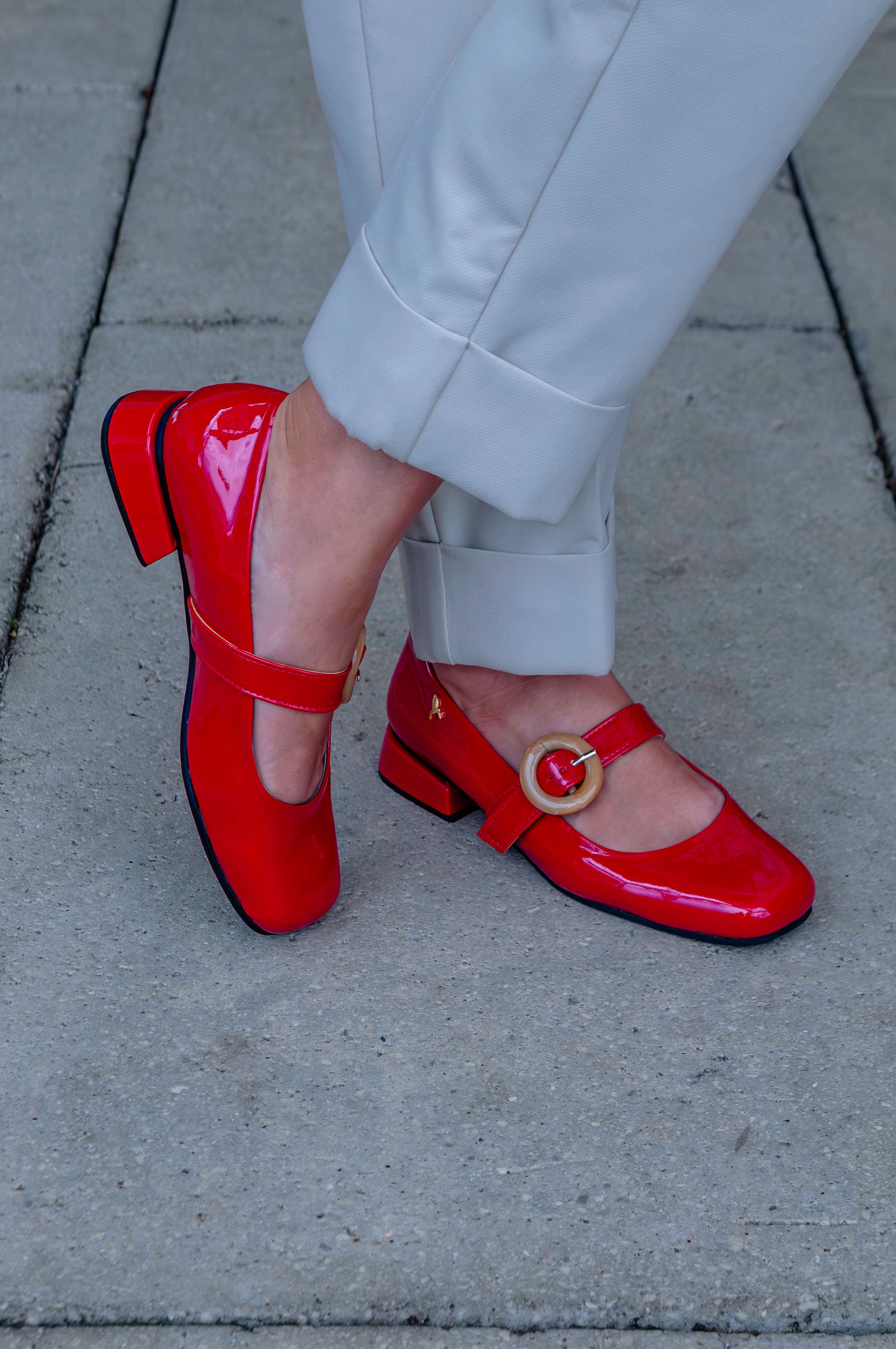 Mocasín Hebilla Beige Rojo