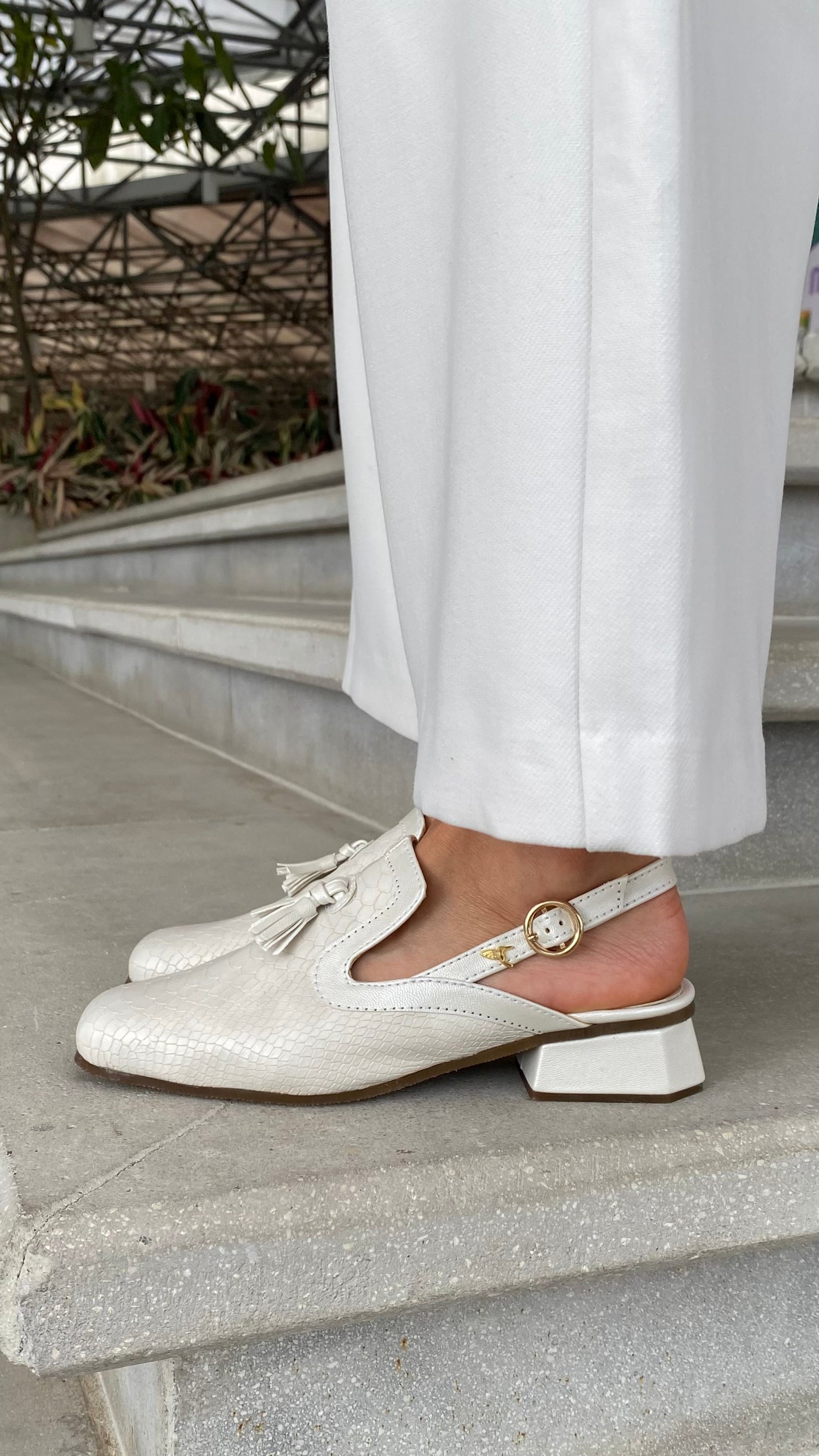 Mocasín con PomponesPiton Crema