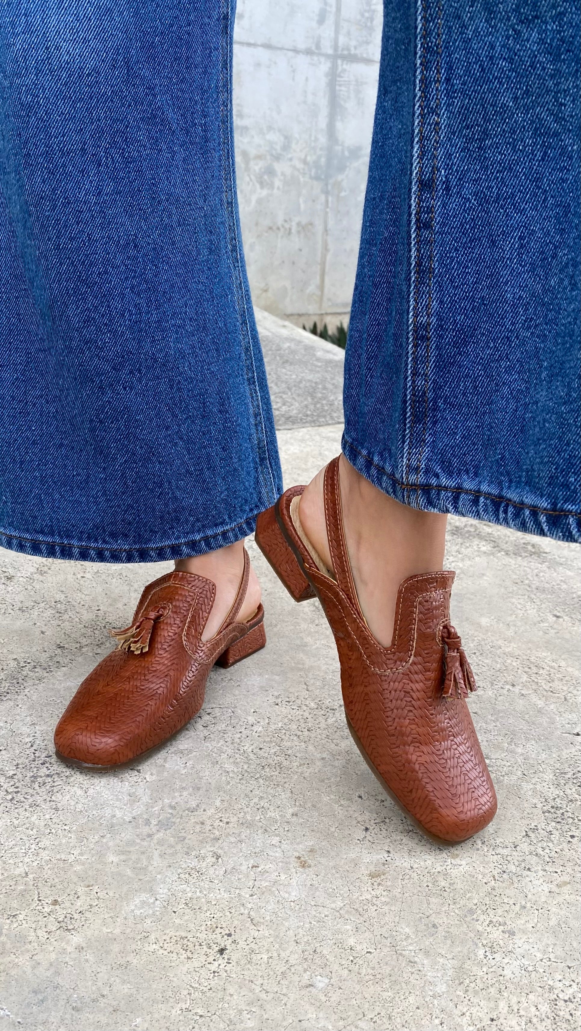 Mocasín con PomponesTan