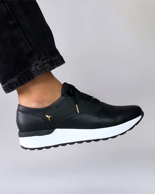 Tenis para mujer diseñados en Costa Rica. Calzado cómodo, casual y versátil con envío a todo Costa Rica e internacional.