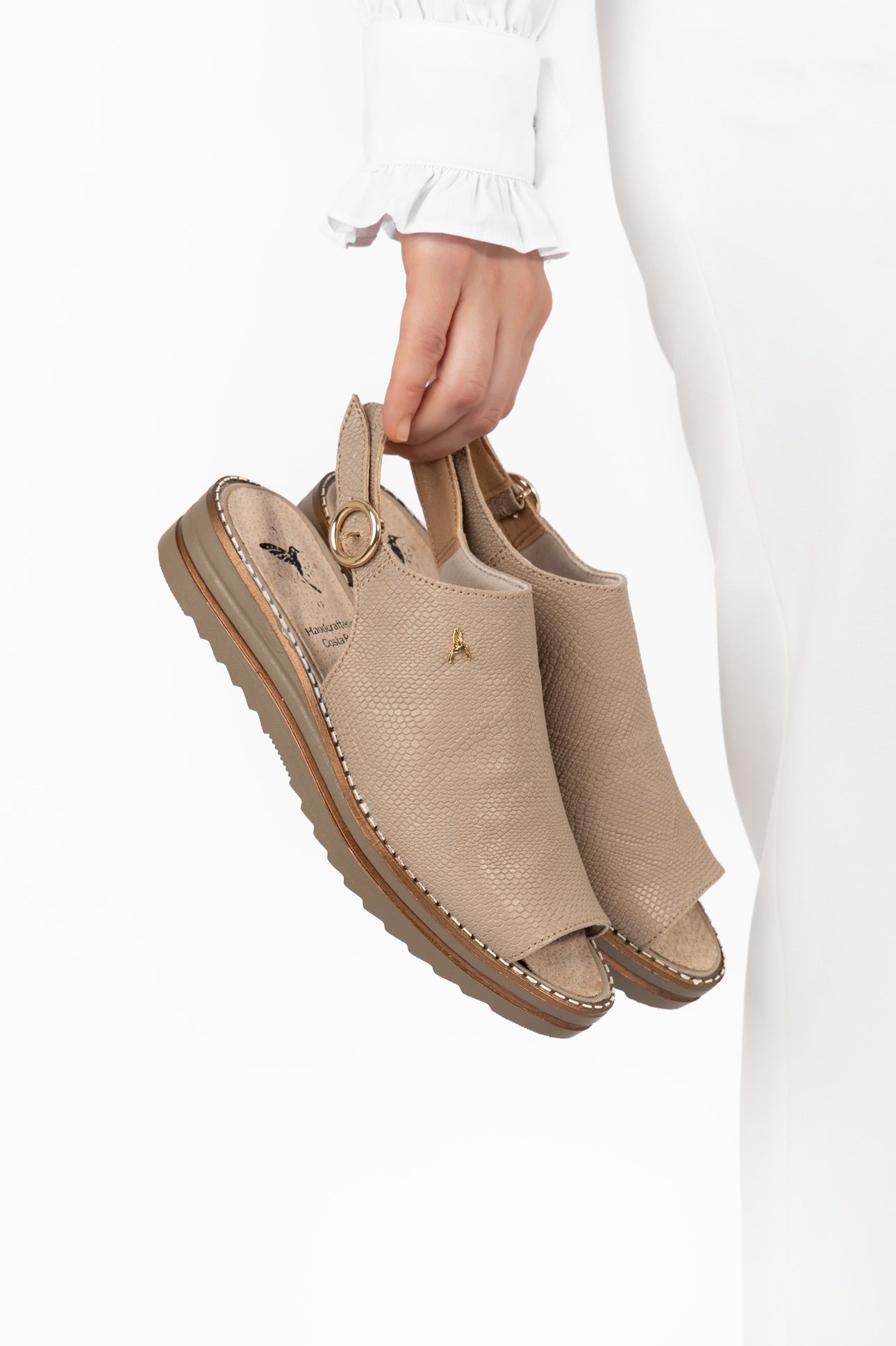 Sandalias para mujer diseñadas en Costa Rica. Estilos cómodos, modernos y versátiles con envío a todo Costa Rica e internacional.
