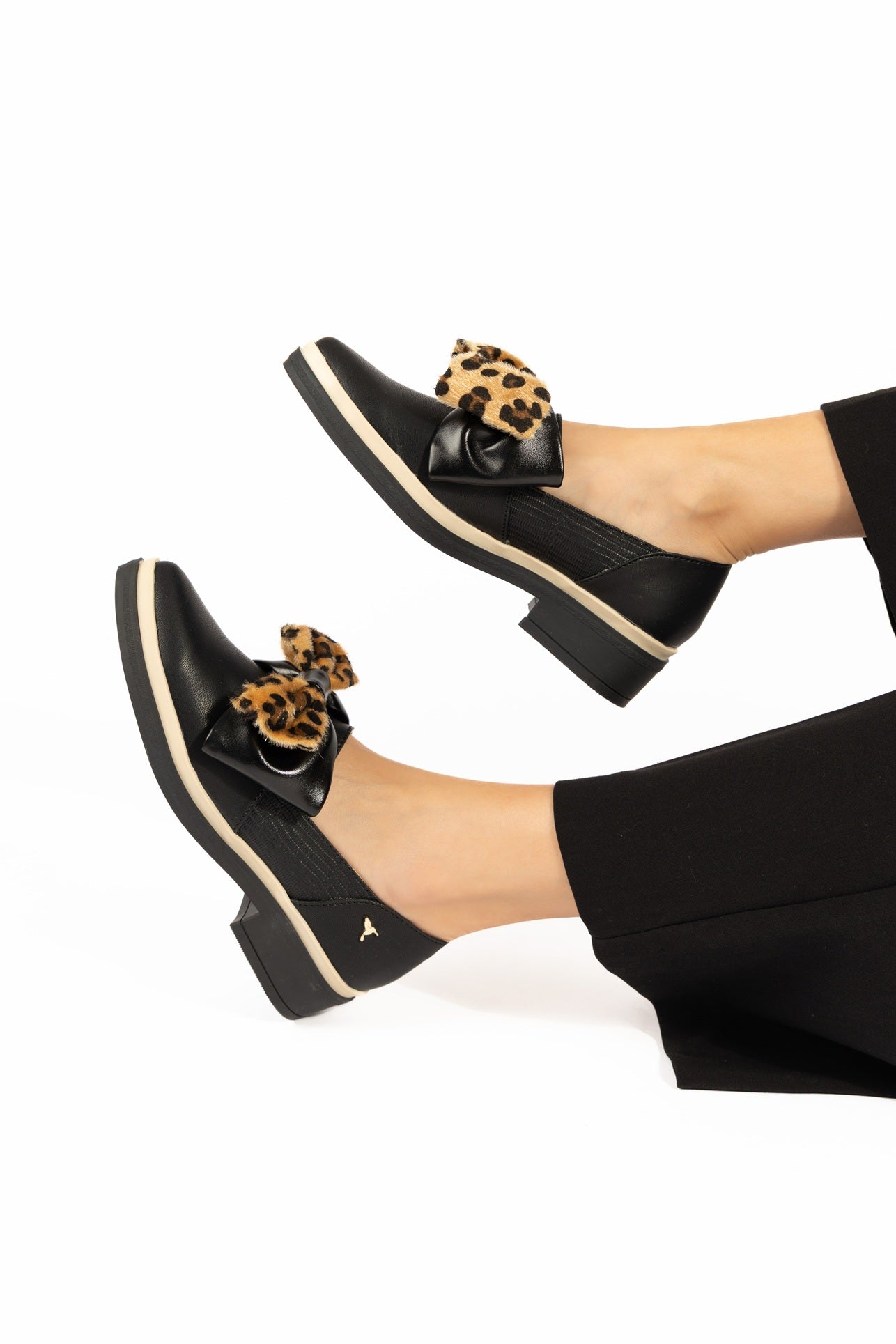 Mocasines para mujer hechos en Costa Rica. Diseño cómodo, elegante y versátil para uso diario con envío nacional e internacional.