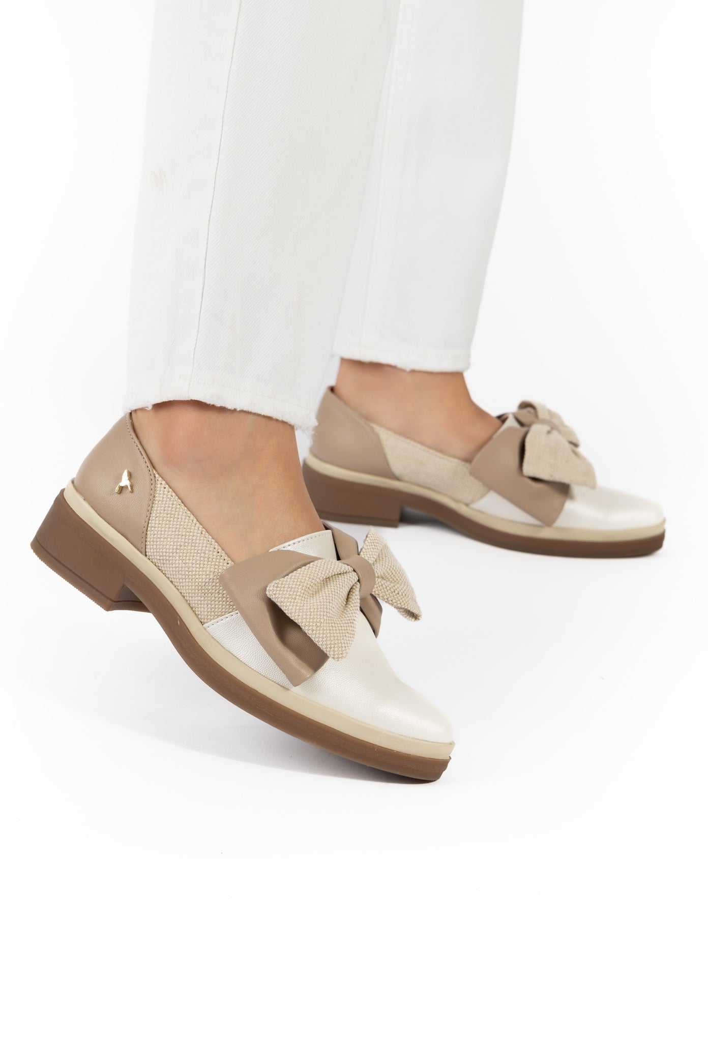 Mocasines para mujer hechos en Costa Rica. Diseño cómodo, elegante y versátil para uso diario con envío nacional e internacional.