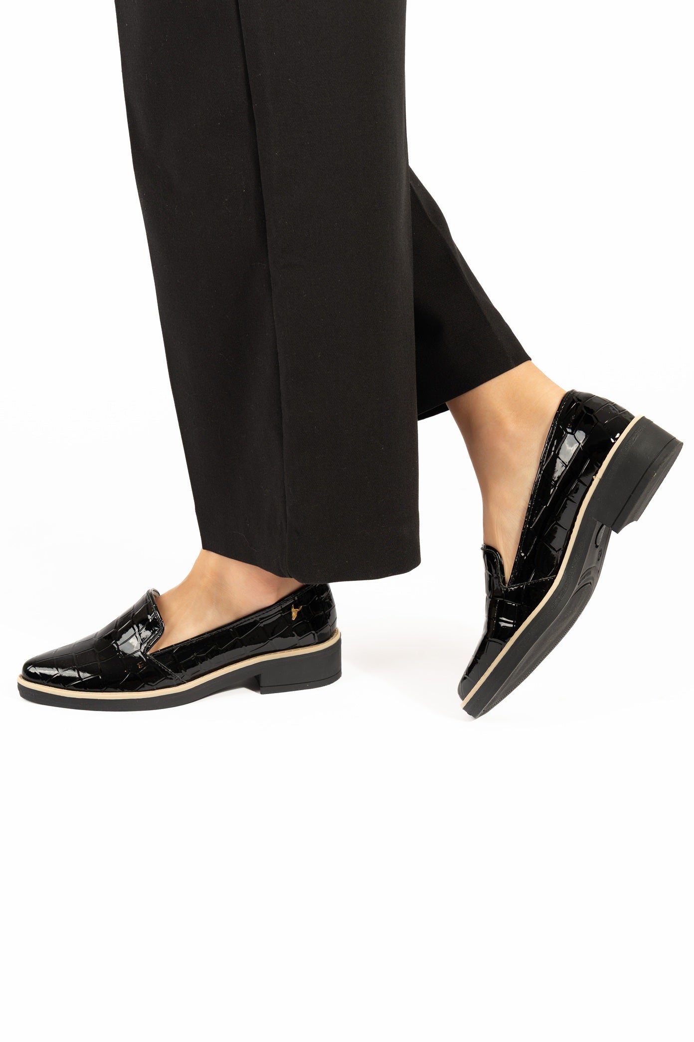 Mocasines para mujer hechos en Costa Rica. Diseño cómodo, elegante y versátil para uso diario con envío nacional e internacional.