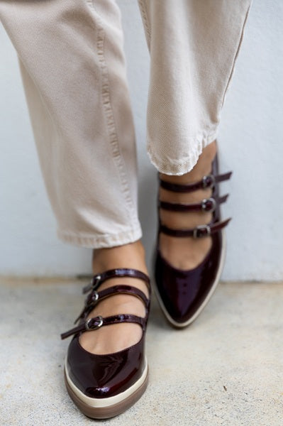 Triple-Strap Mary Jane Rojo