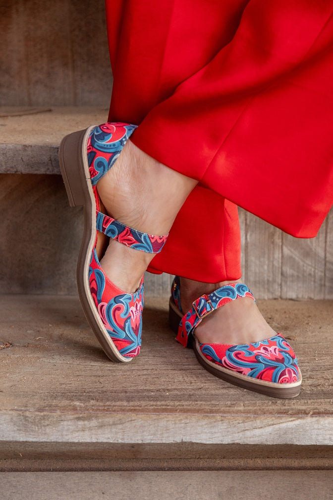 Mocasines para mujer hechos en Costa Rica. Diseño cómodo, elegante y versátil para uso diario con envío nacional e internacional.