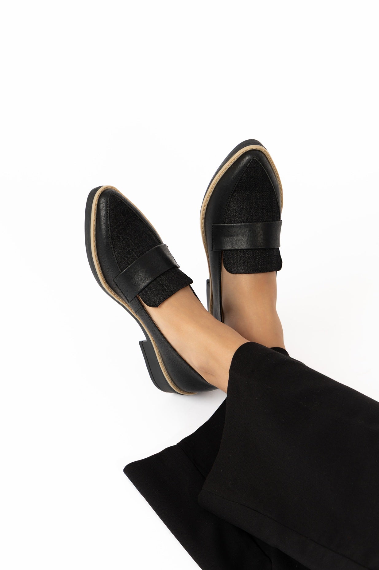Mocasines para mujer hechos en Costa Rica. Diseño cómodo, elegante y versátil para uso diario con envío nacional e internacional.