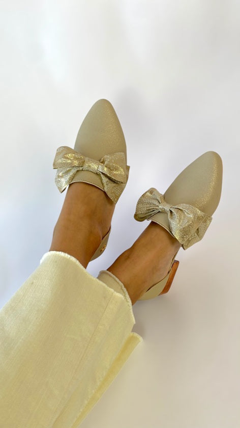 Loafer with Cut-Out Details Platinum