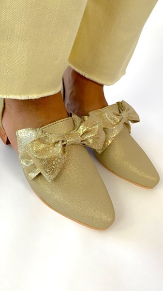 Loafer with Cut-Out Details Platinum