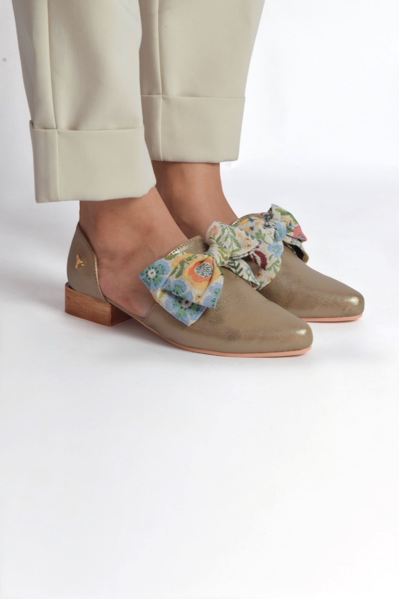 Mocasín Lazo con Detalles Cut-Out Galaxy Seda