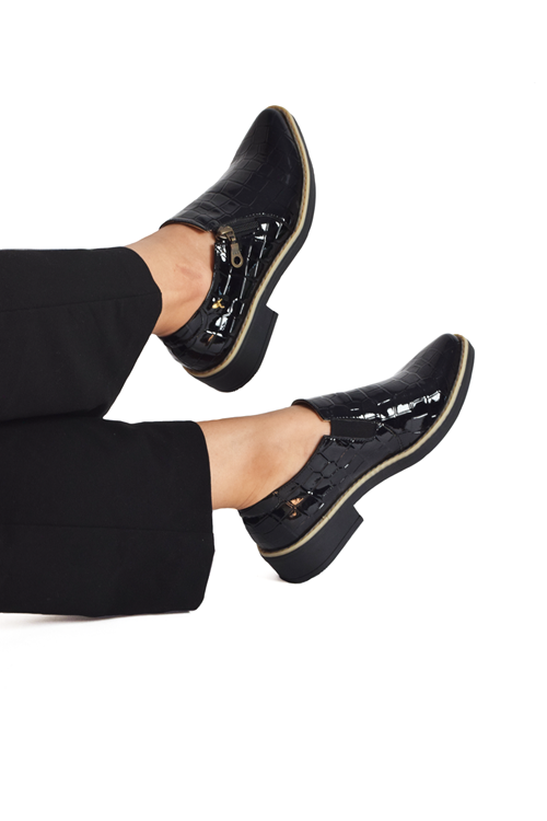 Mocasín con Zipper Lateral Lagarto Negro