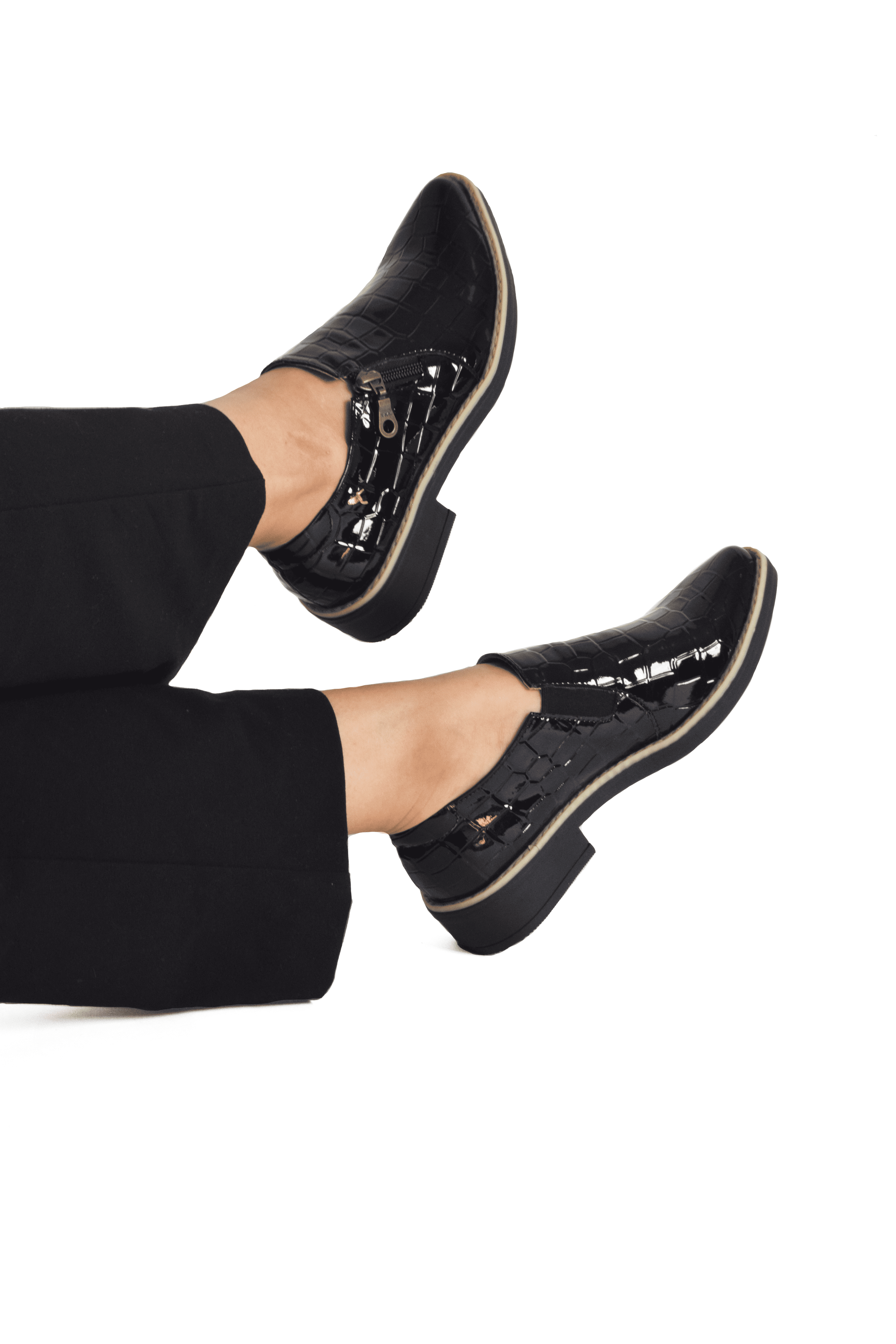 Mocasines para mujer hechos en Costa Rica. Diseño cómodo, elegante y versátil para uso diario con envío nacional e internacional.