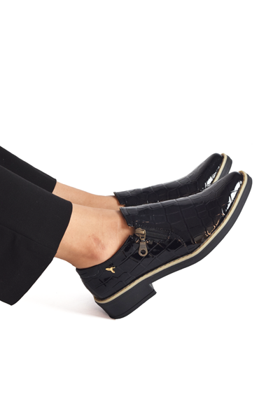 Mocasín con Zipper Lateral Lagarto Negro