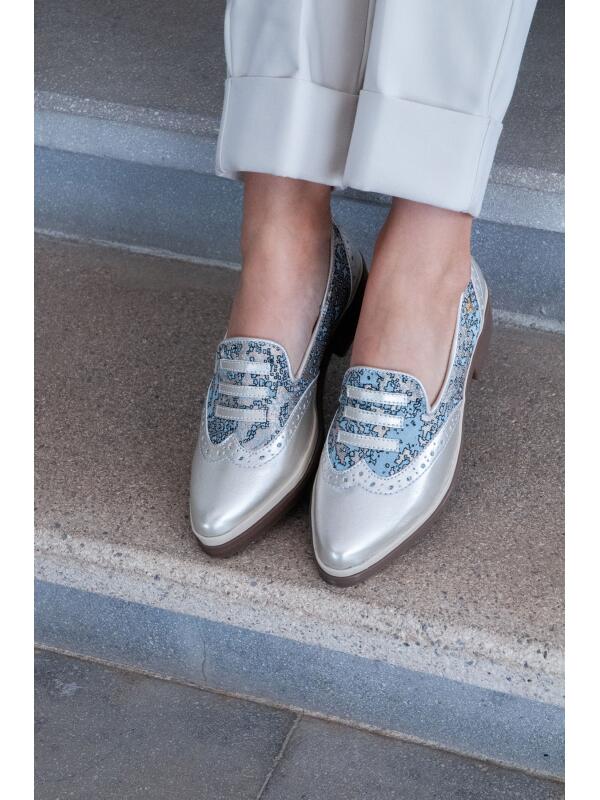 Mocasines para mujer hechos en Costa Rica. Diseño cómodo, elegante y versátil para uso diario con envío nacional e internacional.