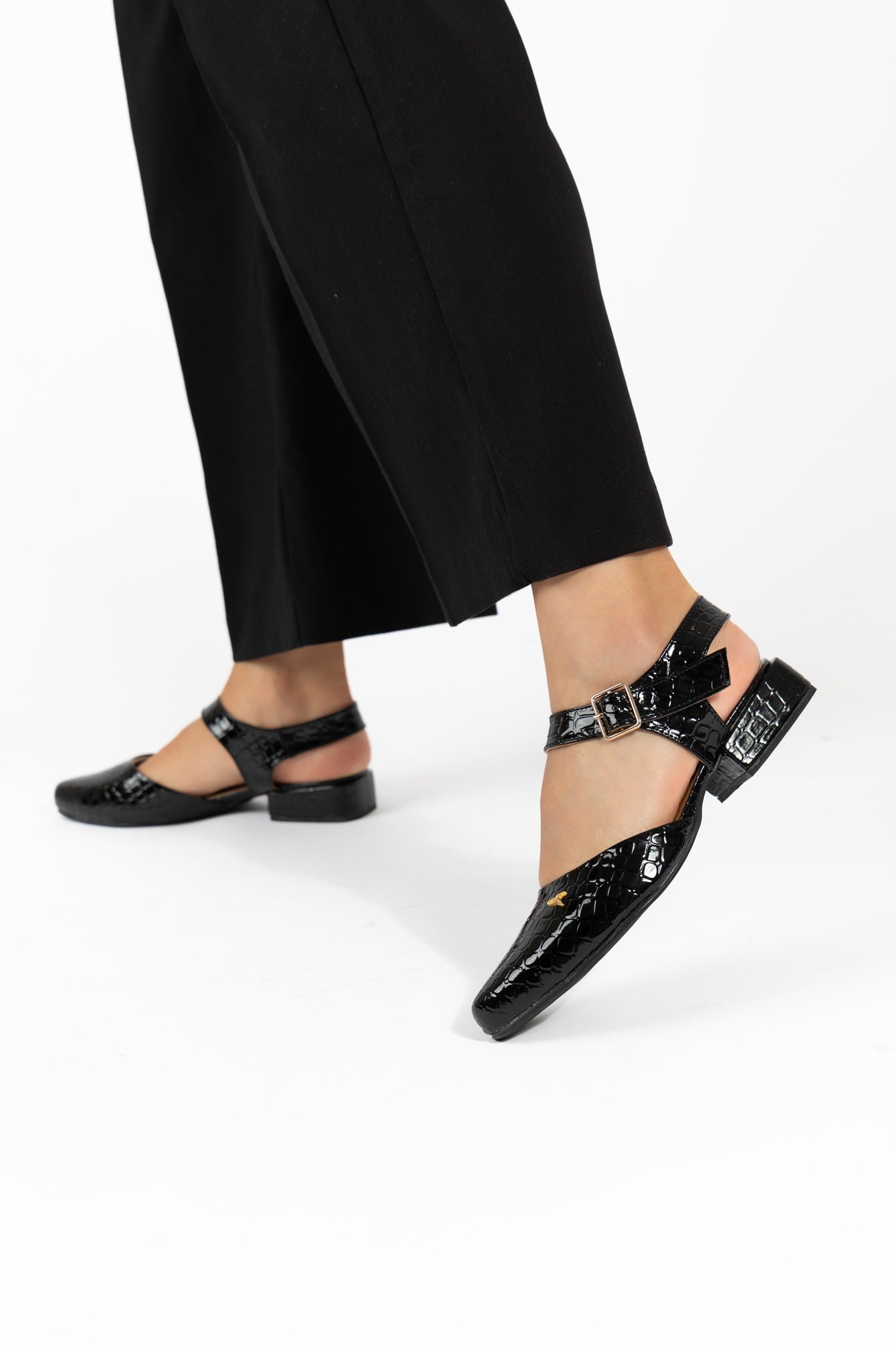 Sandalias para mujer diseñadas en Costa Rica. Estilos cómodos, modernos y versátiles con envío a todo Costa Rica e internacional.