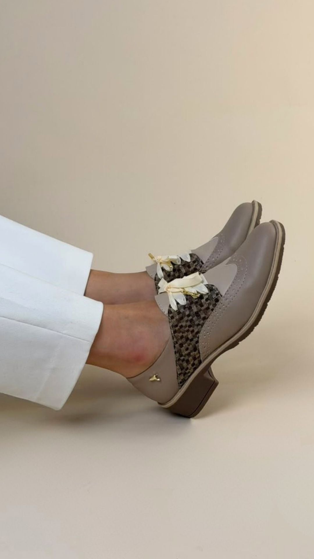 Derby Wingtip Round Toe Camel
