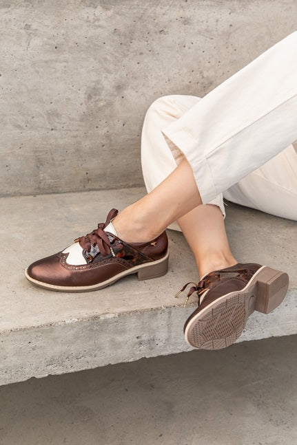 Derby Wingtip Punta Redonda Metal-Moka