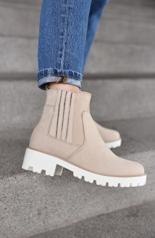 Botas para mujer diseñadas y hechas en Costa Rica. Diseño exclusivo, cómodo y versátil con envío nacional e internacional.