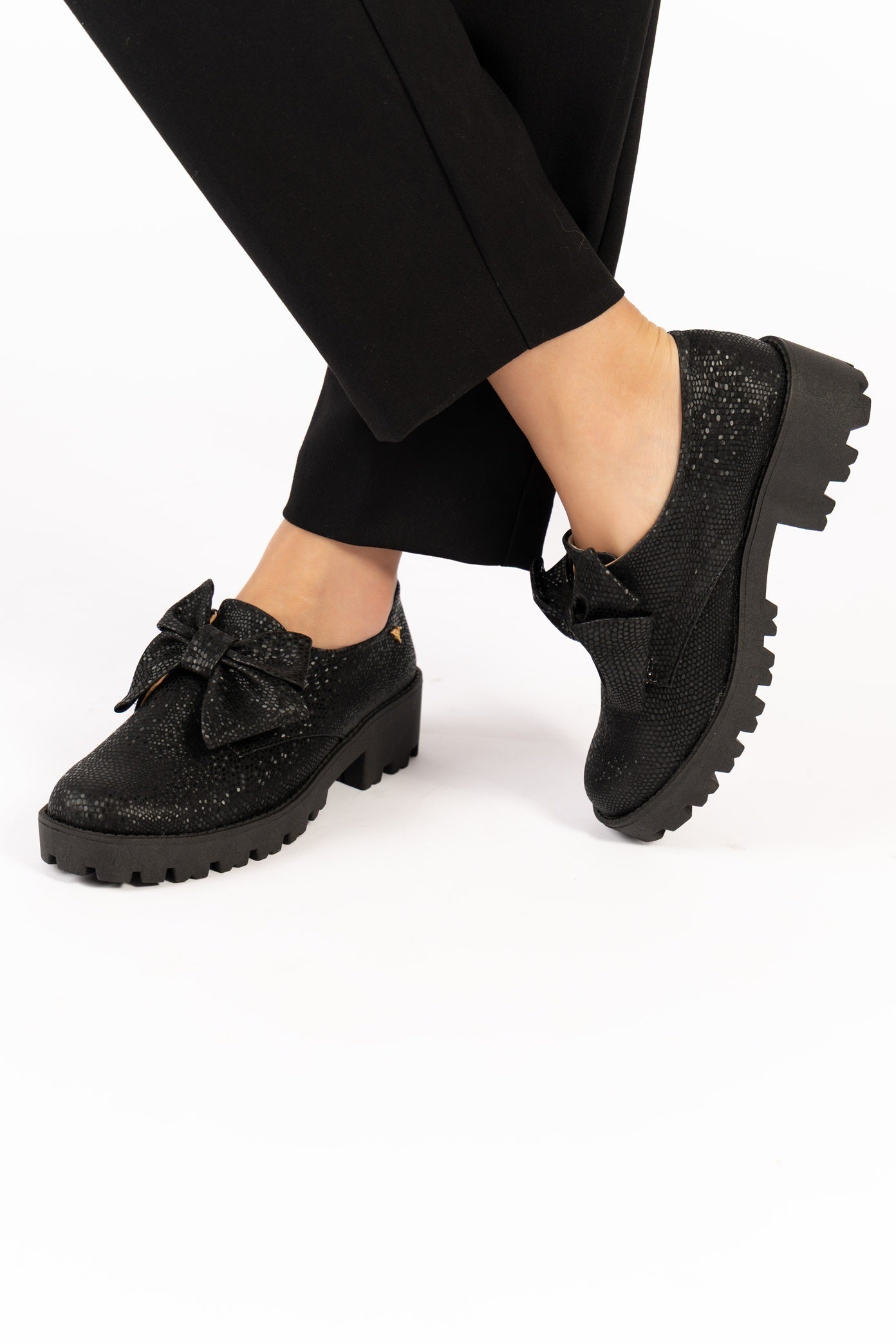 Mocasines para mujer hechos en Costa Rica. Diseño cómodo, elegante y versátil para uso diario con envío nacional e internacional.