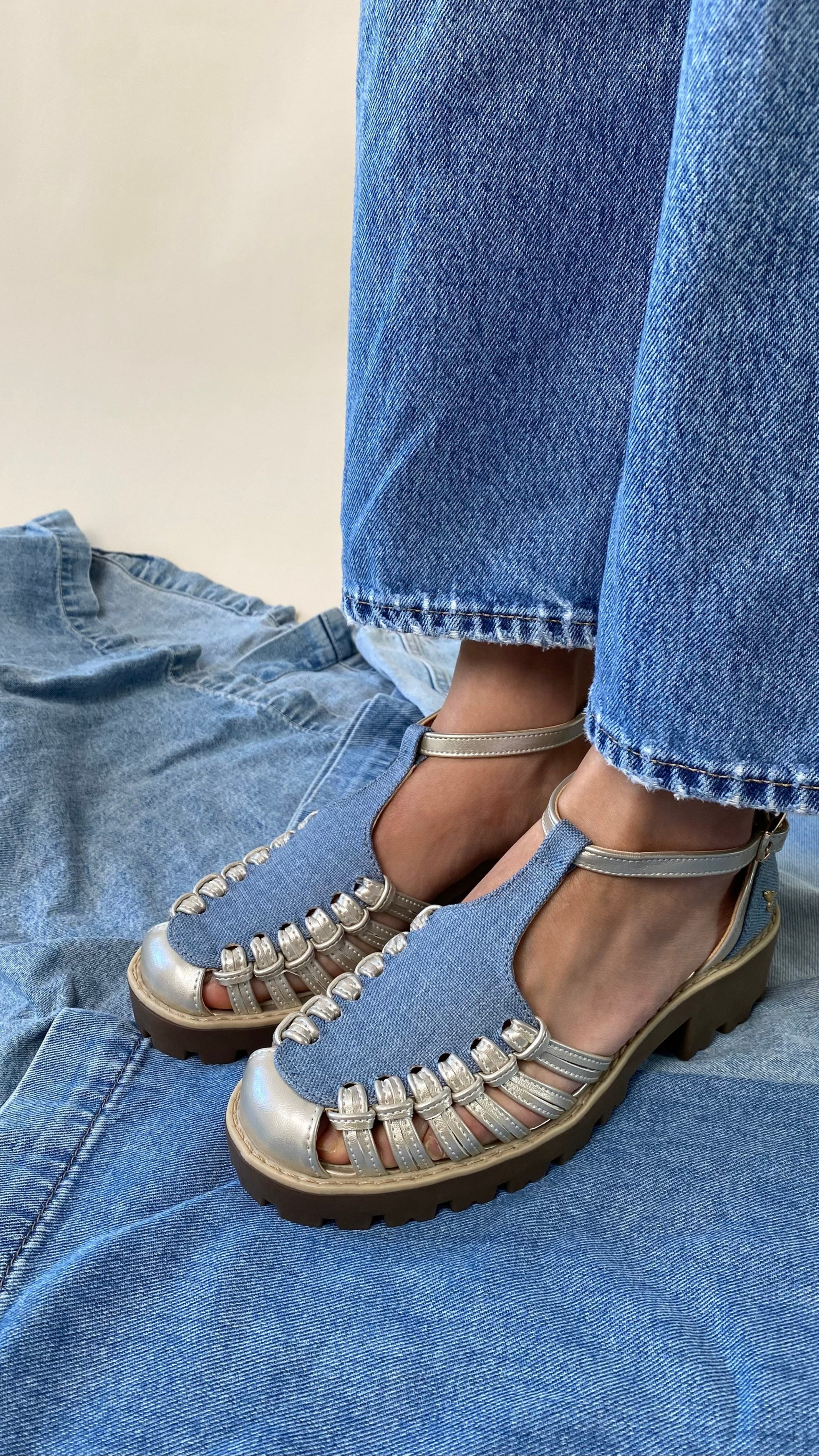 Sandalia Estilo Fisherman Denim