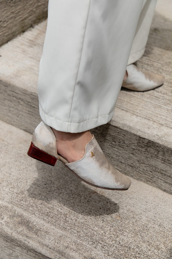 Mocasines para mujer hechos en Costa Rica. Diseño cómodo, elegante y versátil para uso diario con envío nacional e internacional.