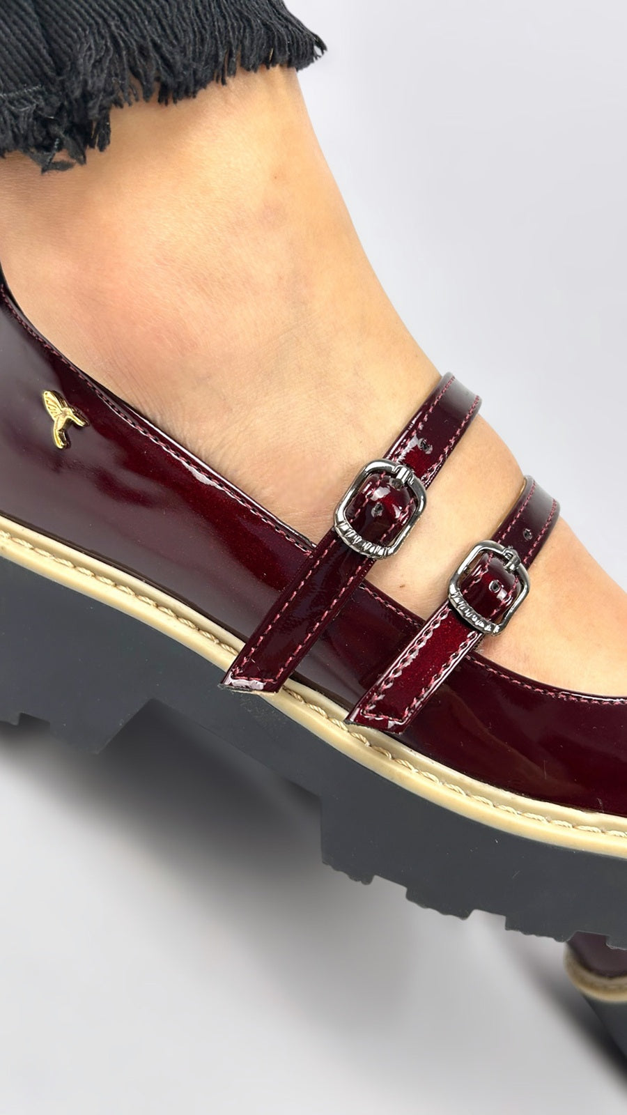 Mary Jane Double Strap Punta Cuadrada Vino