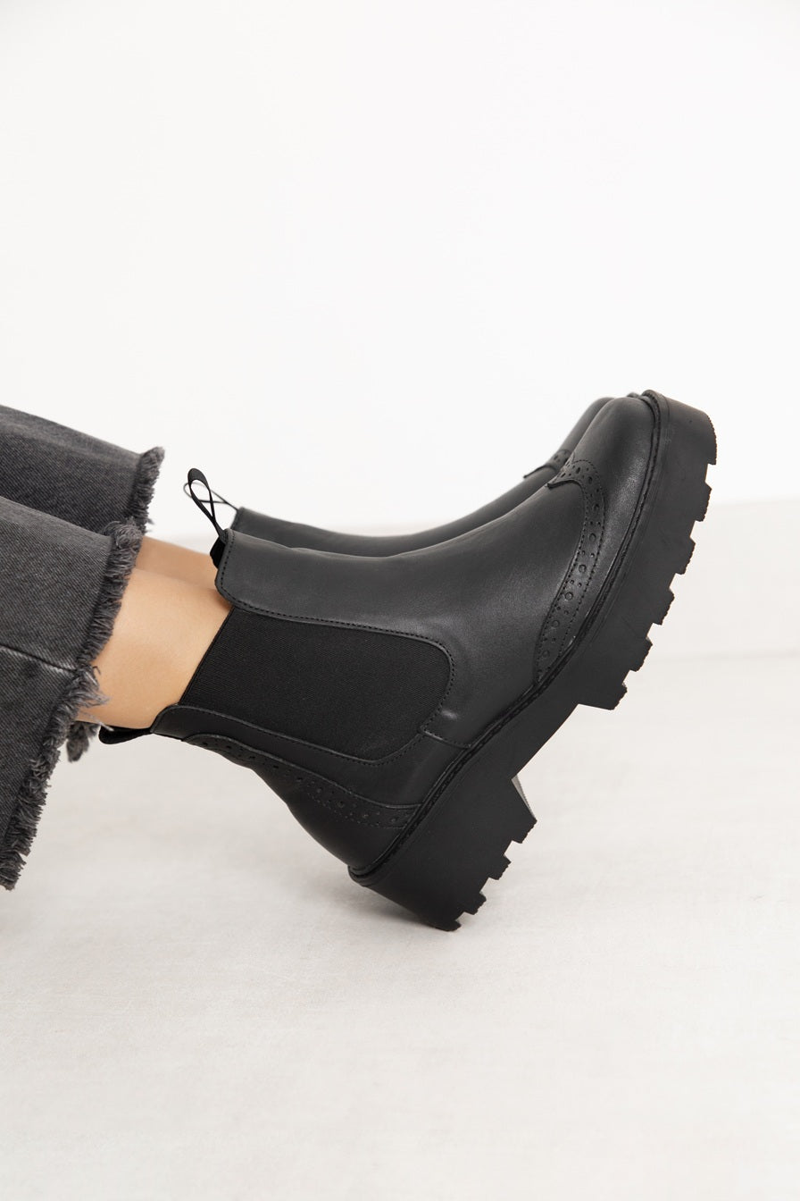 Chelsea Wingtip Square Toe Boot Black-Plain