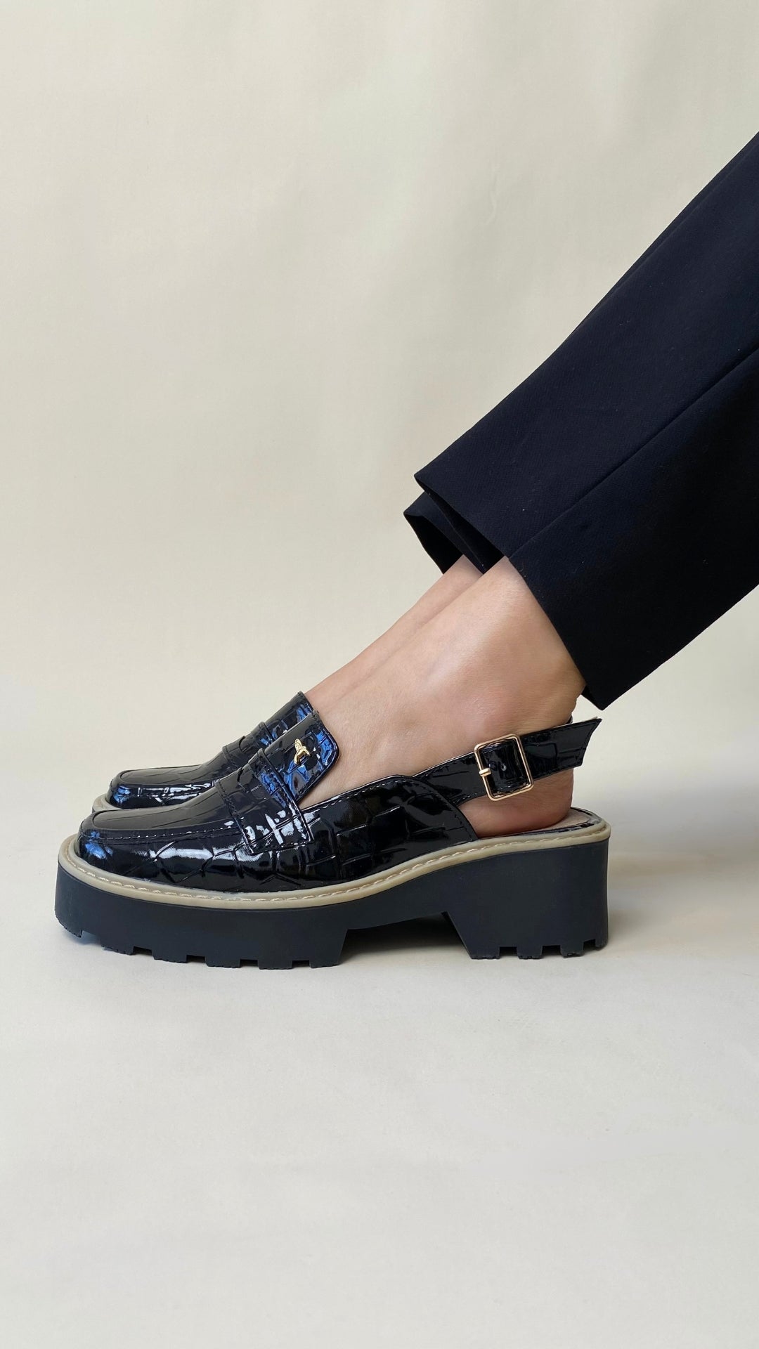 Slingback Punta Cuadrada Lagarto Negro