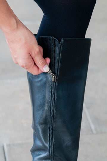 Bota de Caña Alta Punta Cuadrada Negro-Liso
