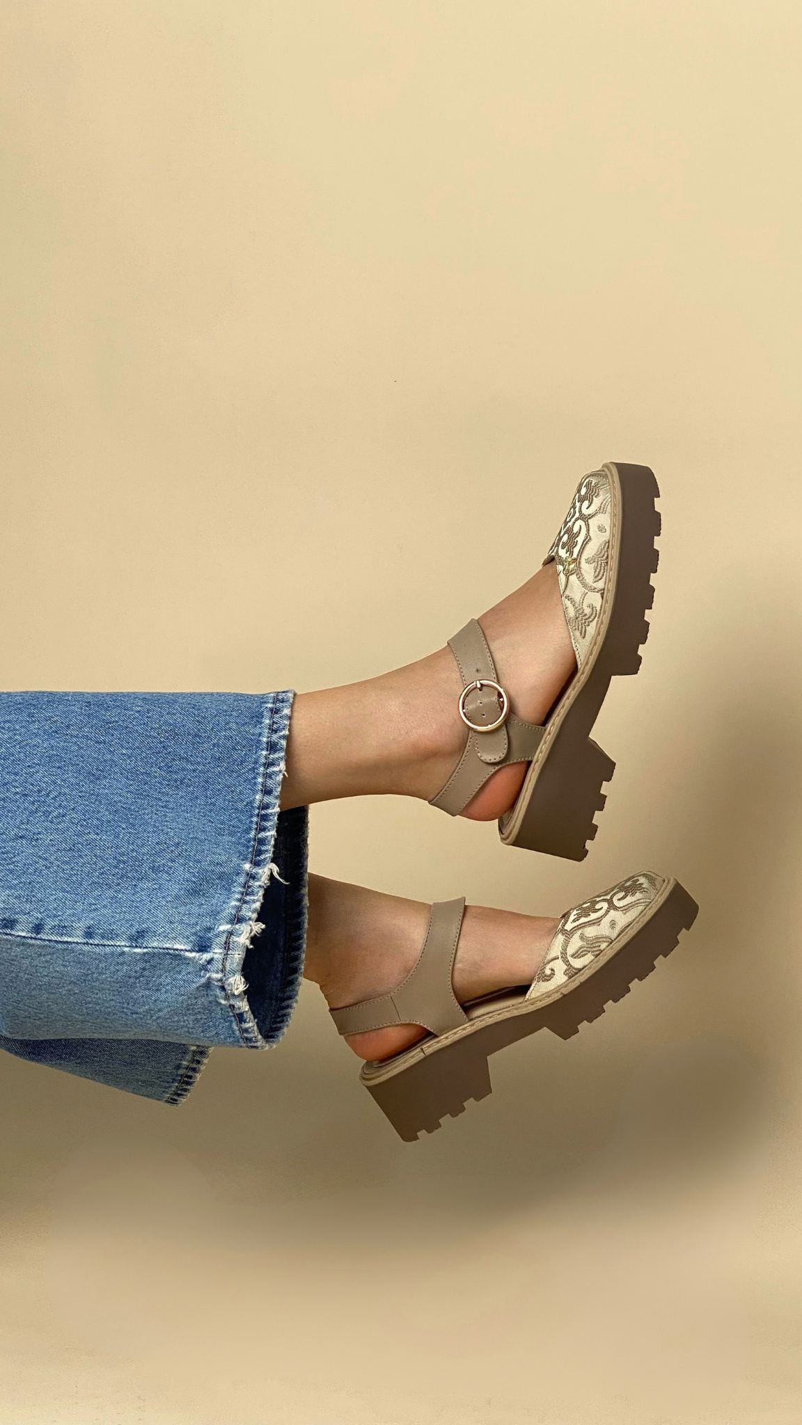 Sandalia Punta Cuadrada Beige