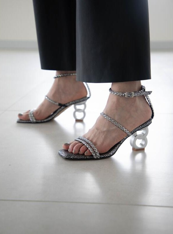Sandalias de cuero para mujer diseñadas en Costa Rica. Estilos cómodos, modernos y versátiles con envío a todo Costa Rica e internacional.