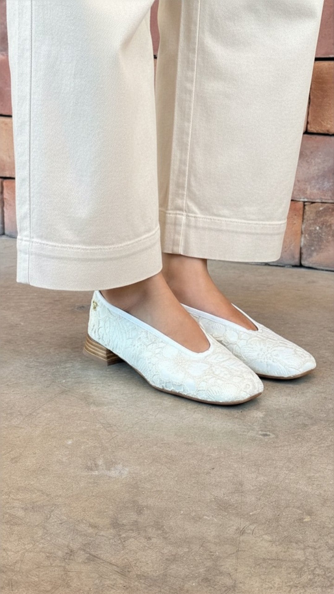 Mary jane y flats para mujer diseñados y hechos en Costa Rica. Calzado cómodo, femenino y versátil con envío a todo Costa Rica e internacional.
