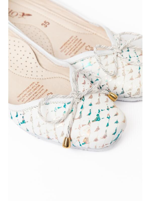 Flat con Lazo Blanco