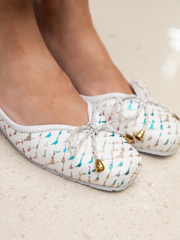 Flat con Lazo Blanco