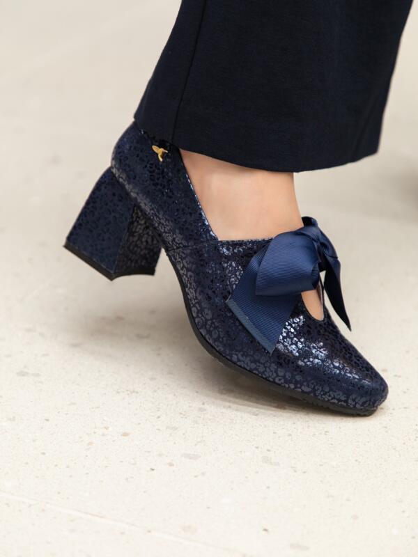 Tacon con Lazo de Cinta Azul