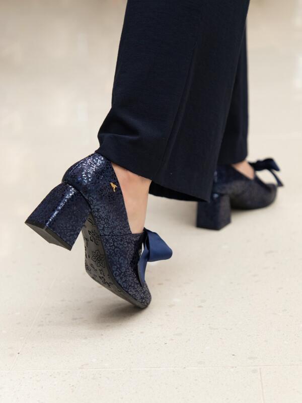 Tacon con Lazo de Cinta Azul