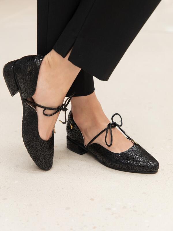 Flat Lace-Up Negro