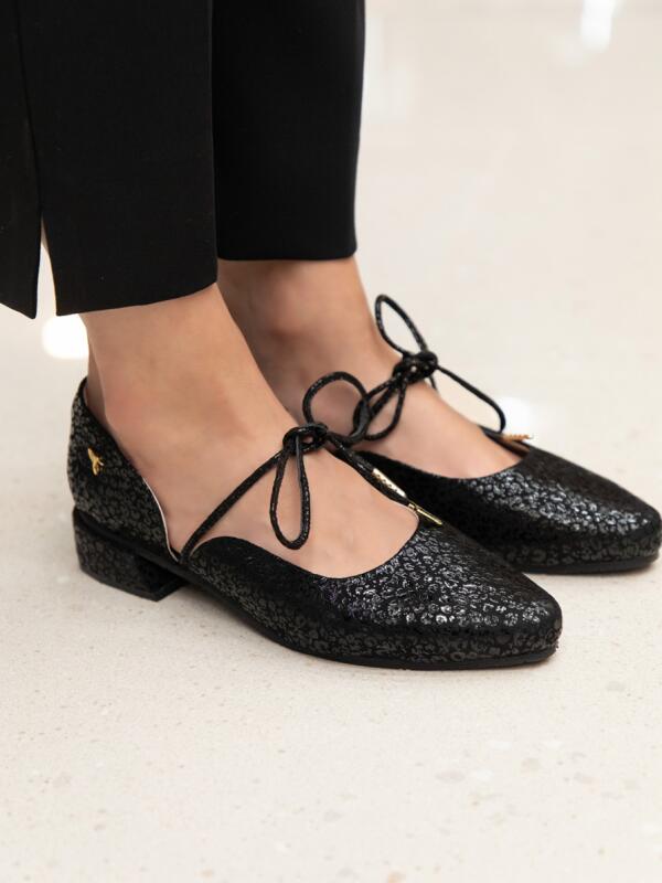 Flat Lace-Up Negro