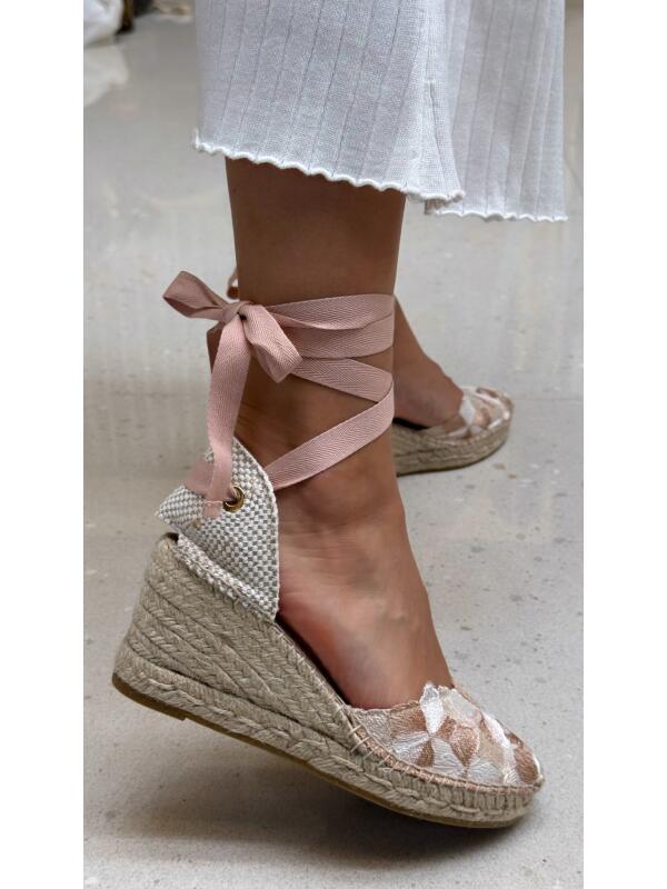 Alpargata Bordada con Cuña Media Arena