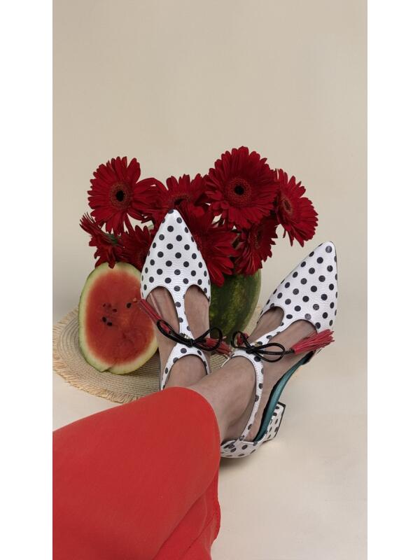 Tacon Con Borlas Decorativas Blanco