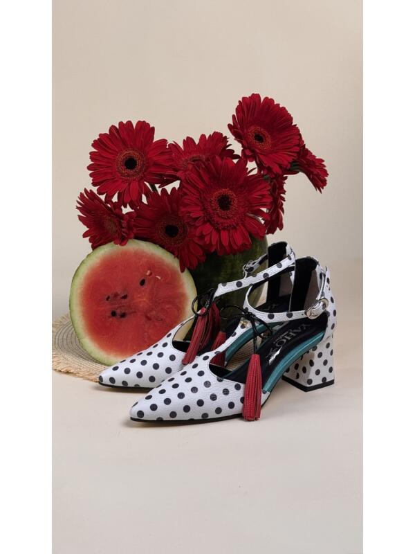 Tacon Con Borlas Decorativas Blanco