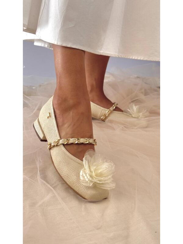 Mary jane y flats de cuero para mujer diseñados y hechos en Costa Rica. Calzado cómodo, femenino y versátil con envío a todo Costa Rica e internacional.