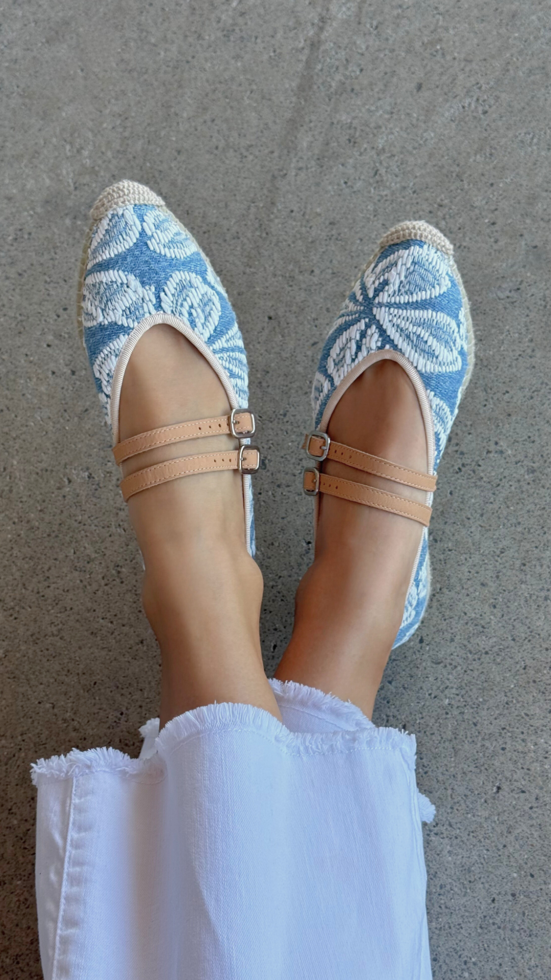 Mary jane y flats para mujer diseñados y hechos en Costa Rica. Calzado cómodo, femenino y versátil con envío a todo Costa Rica e internacional.