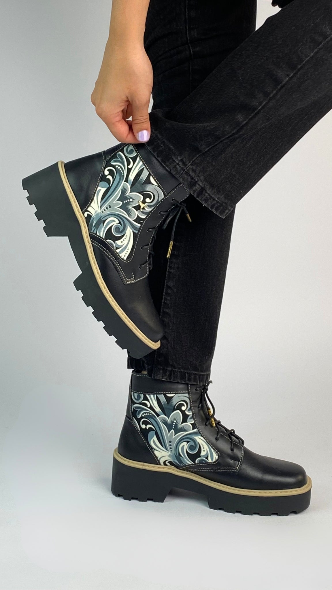 Botin Punta Cuadrada By Yaho & El canto