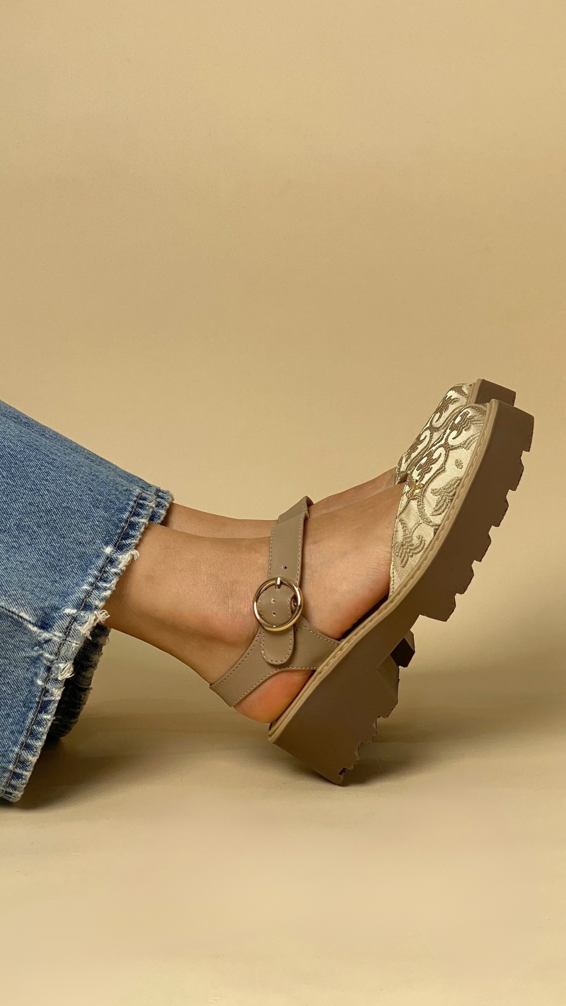 Sandalia Punta Cuadrada Beige