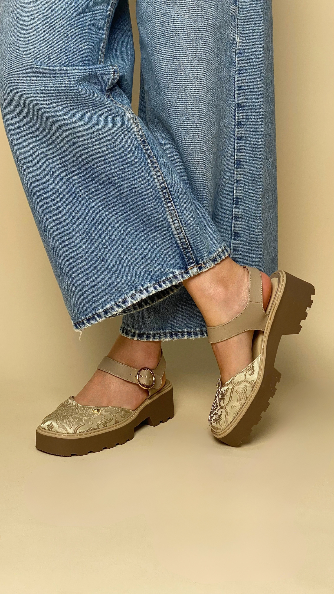 Sandalia Punta Cuadrada Beige
