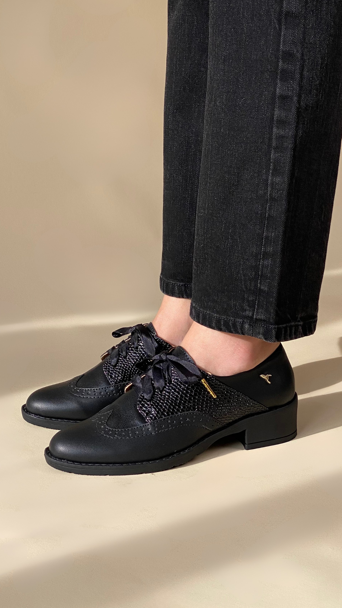 Derby Wingtip Round Toe Camel