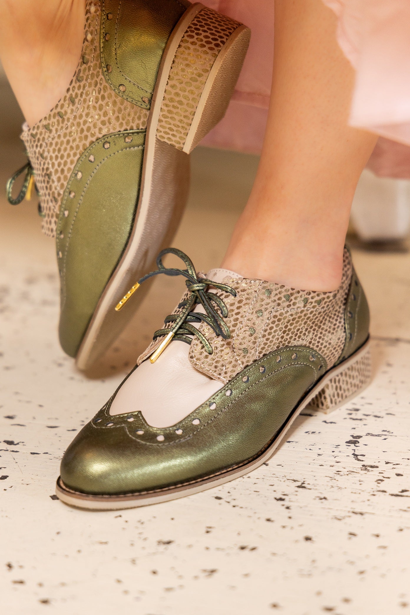 Derby Wingtip Round Toe Camel