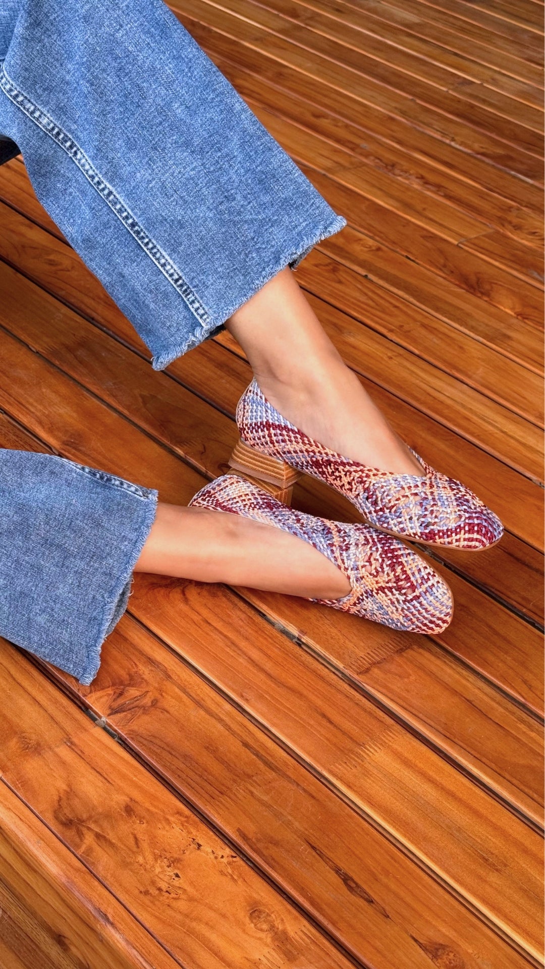 Mary jane y flats para mujer diseñados y hechos en Costa Rica. Calzado cómodo, femenino y versátil con envío a todo Costa Rica e internacional.