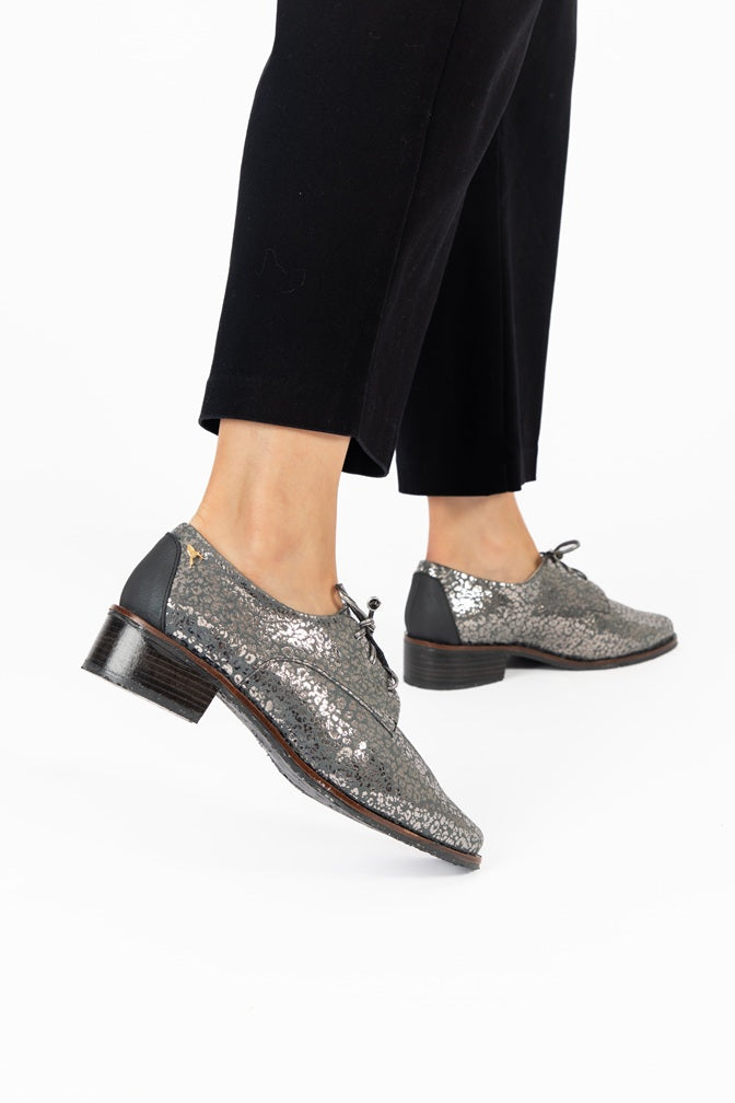 Derby Clásico Punta Alargada Fusil